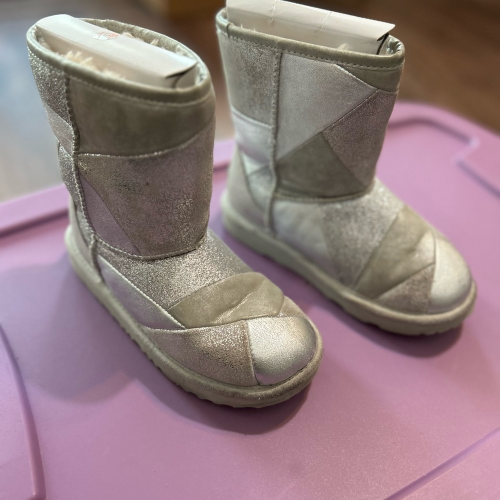 Silver patchwork -UGG KIDS CLASSIC SHORT II PATCHWORK